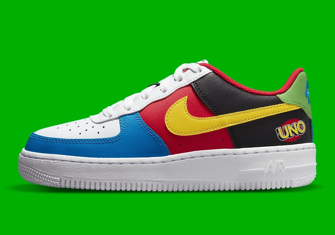 NIKE LANÇARA PAR DE AIR FORCE 1 EM COMEMORAÇÃO AOS 50 ANOS DE UNO